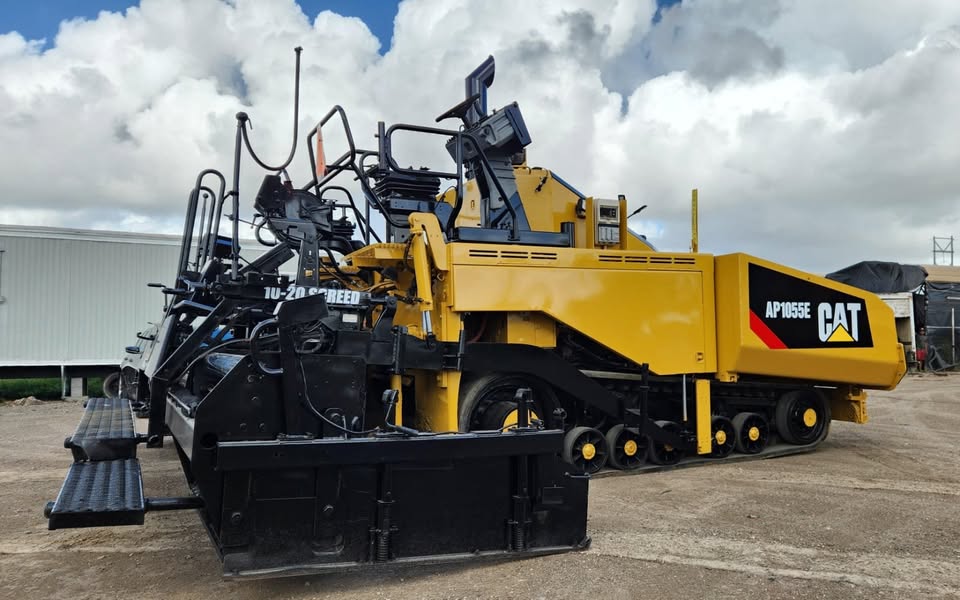 Asphalt paving equipment